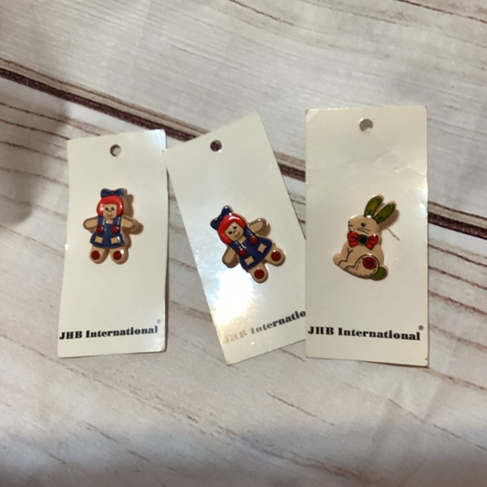 Set of 3 decorative buttons-2 dolls 1 bunny